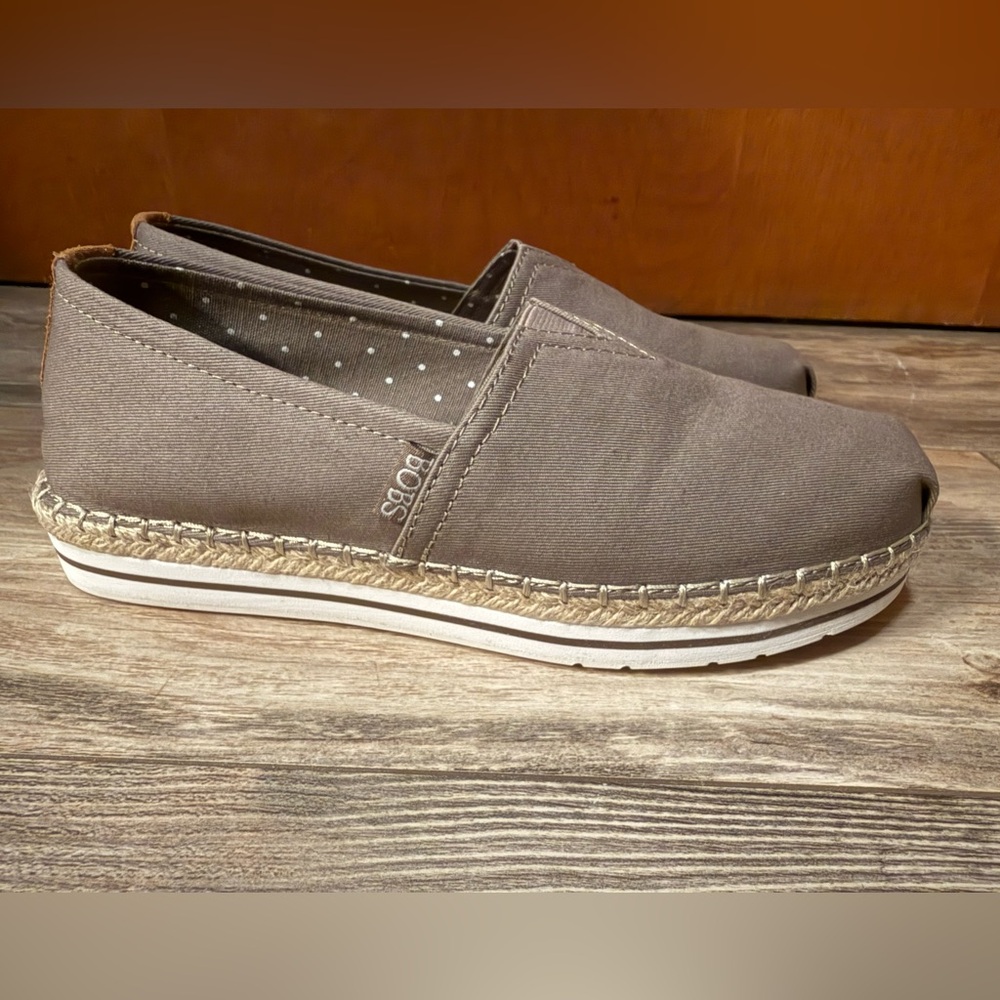 Skechers Taupe Canvas Espadrille Slip-Ons, Box included, worn once - Picture 9 of 11